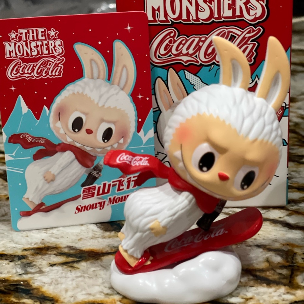 Coca-Cola The Monsters Figurine Pop Mart * Confirmed SNOWY MOUNTAIN